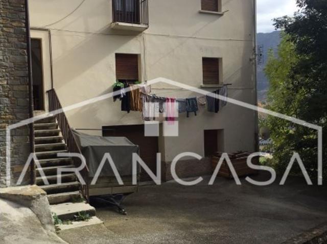 Casa compuesta de 2 apartamentos con garaje y altillo