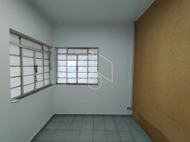 Casa compacta com 1 banheiro e garagem no Centro de Marília
