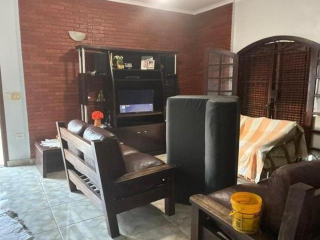 Casa Completa no Litoral: 4 Quartos, Piscina e Área Gourmet