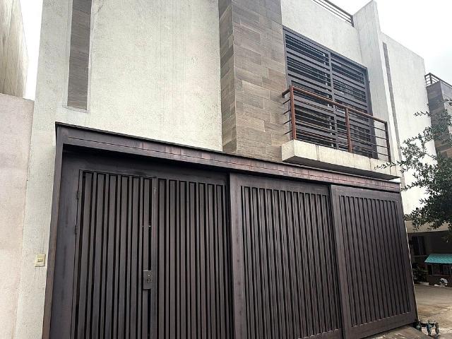 CASA COMPLETAMENTE AMUEBLADA