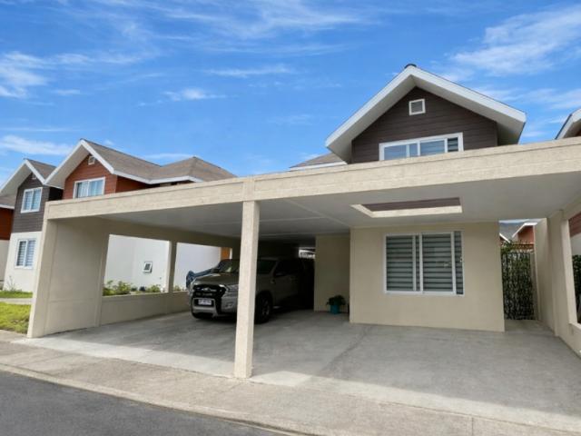 Casa completamente aislada en costa laguna