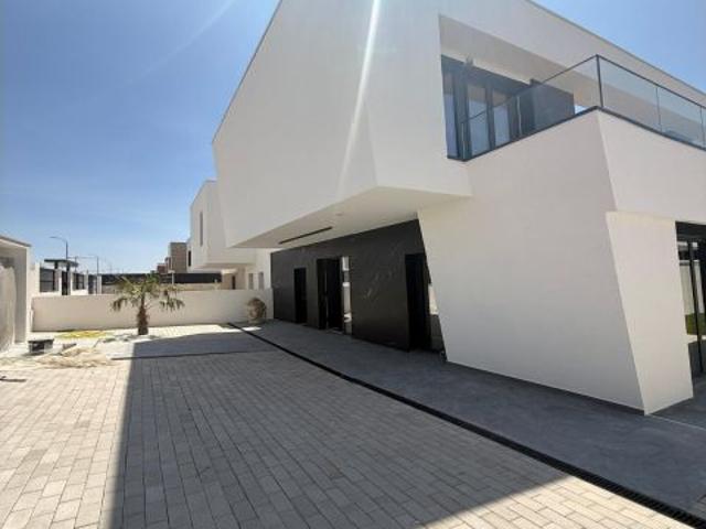 Casa completamente nueva y con acabados de diseño en Villaviciosa