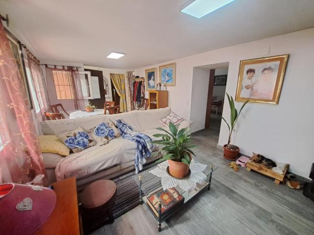 CASA COMPLETAMENTE REFORMADA EN HIGUERUELA