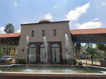 CASA COMPLETAMENTE REMODELADA EN HACIENDA REAL, TONALÁ