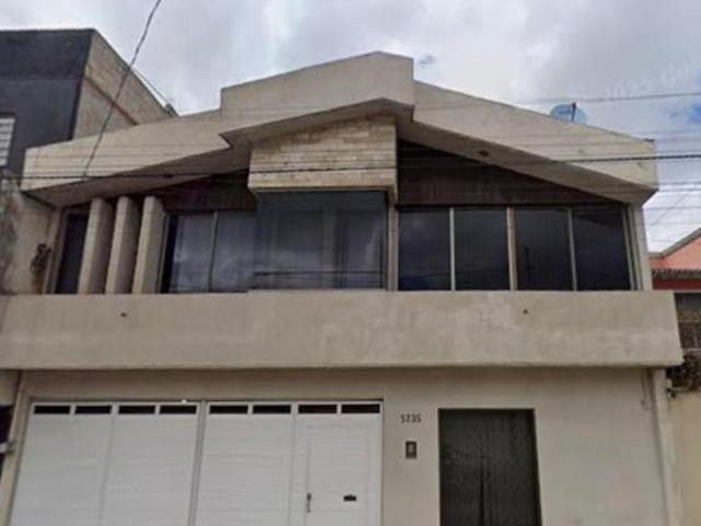 Casa con 400 m² de terreno y 4 recámaras en venta en Jardines de San Manuel