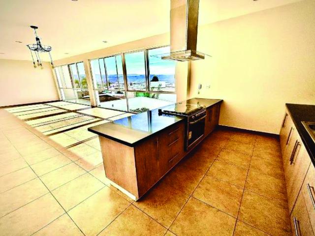 Casa con 4 Rec?maras con Ba?o y Vestidor, Terraza con asador y cuarto de servicio