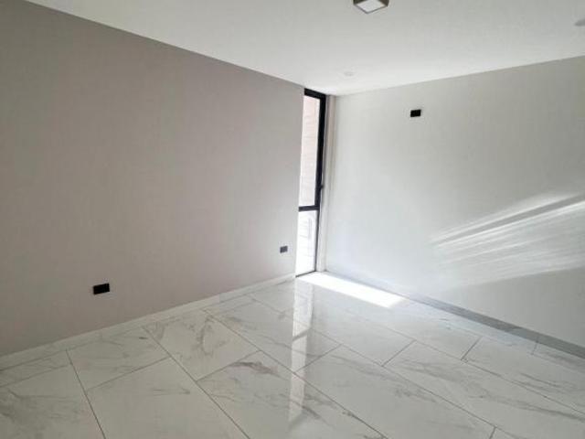 Casa con 4 recámaras una en planta baja en venta en Blvd. Mayorca Residencial
