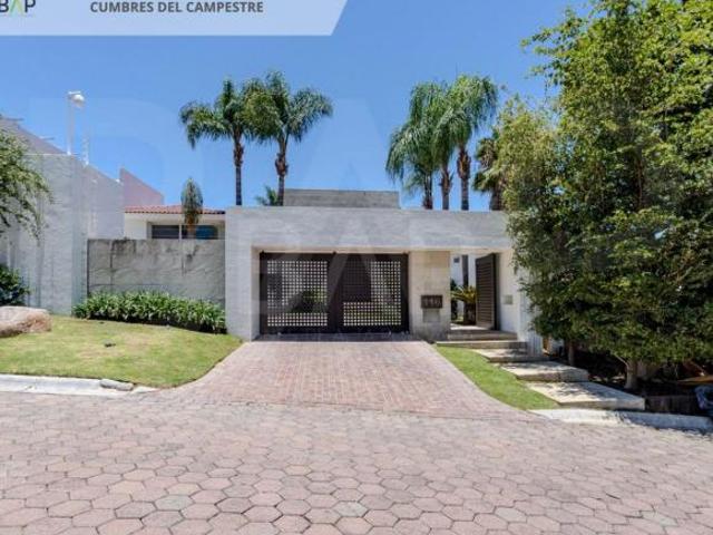 Casa con 4 recámaras en venta en Cumbres del Campestre