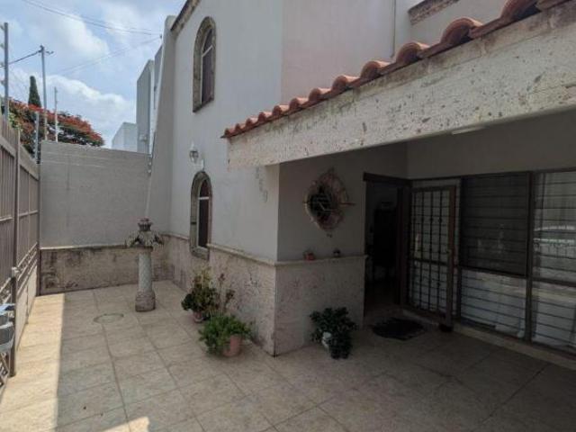 Casa con 4 recámaras en venta en Jardines Del Sol
