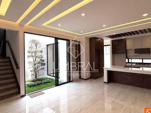 Casa con 4 recámaras en VENTA, Fracc. Las Palomas, XALAPA