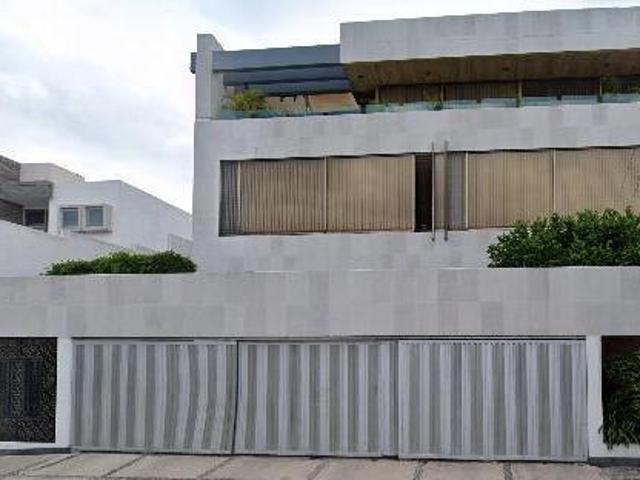 Casa con 5 habitaciones en REMATE BANCARIO con 764 m² superficie de terreno en Ciudad Satélite!