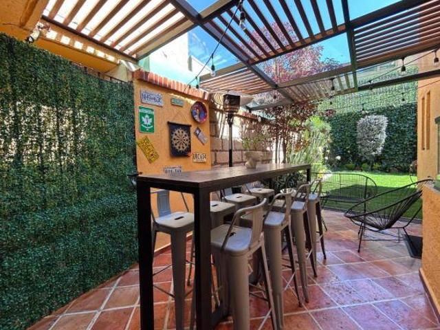 Casa con 5 recámaras y jardín privado en venta en El Molino, Cuajimalpa