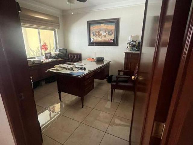 Casa con 5 recámaras y 250 m² en venta y renta en Virreyes Residencial