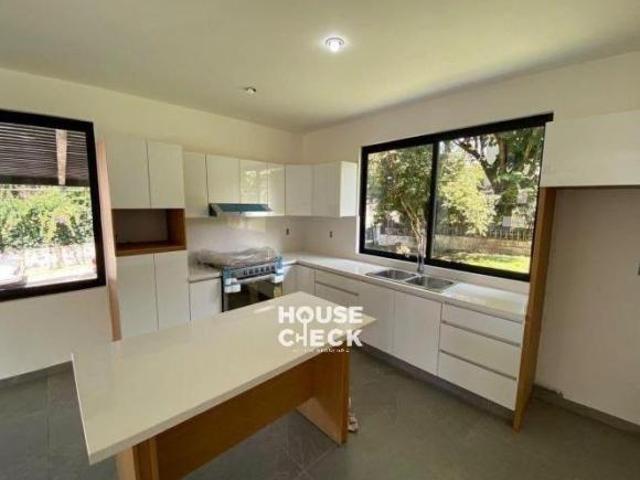 Casa con 5 recámaras en venta en Lomas de Cocoyoc