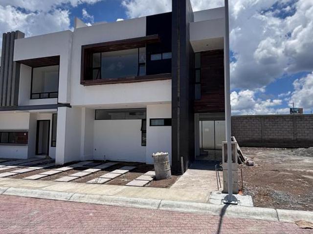Casa con 5 recámaras EN VENTA PACHUCA, CON RECÁMARA EN PLANTA BAJA