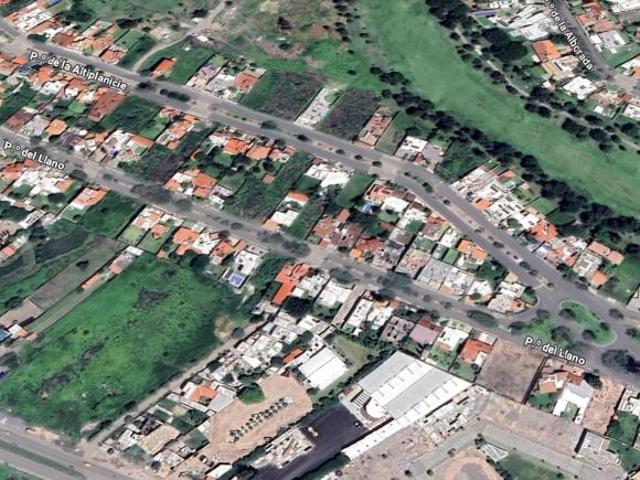 Casa con 620 m² superficie, 4 dormitorios en venta en Villas de Irapuato a menos de 70% de su valor