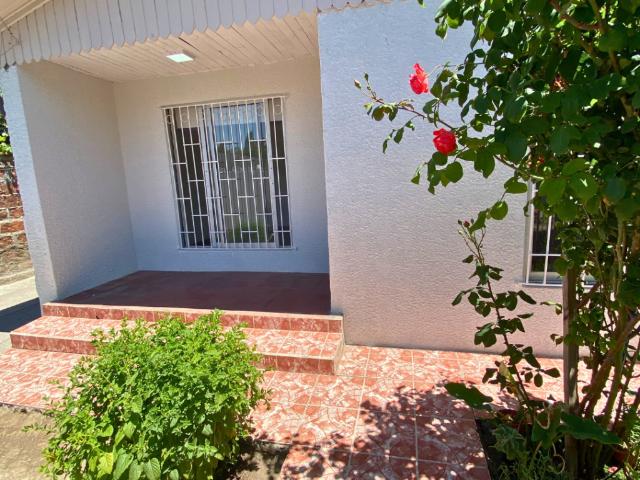 CASA CON 6D, 3B, 3E, Y ADICIONAL UN DEPTO