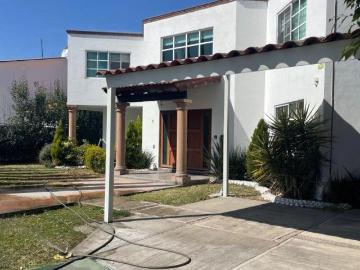 Casa con 762 m² de terreno 4 recámaras en venta en San Juan del Río
