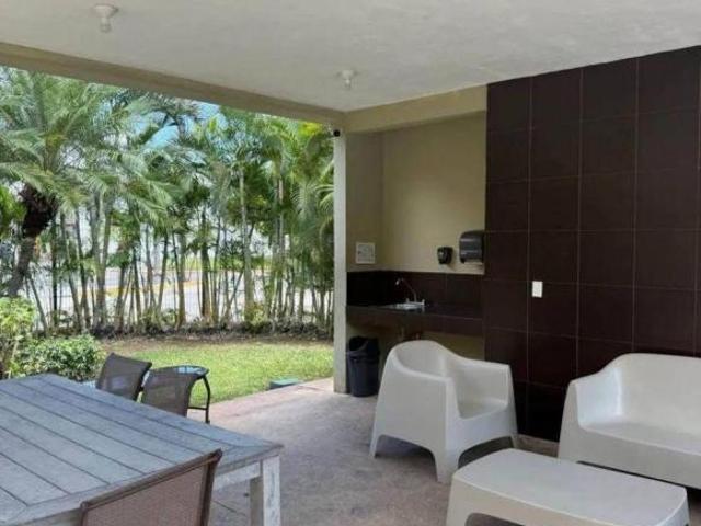 Casa con 90 m² superficie de terreno y 3 recámaras en venta, Supermanzana 325
