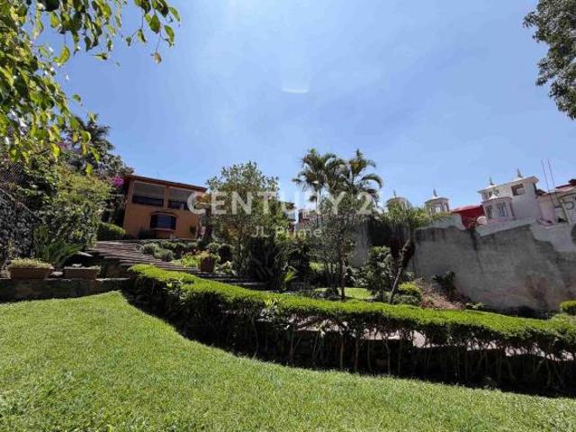 Casa con 929 m² de terreno y jardín en Rancho Cortés