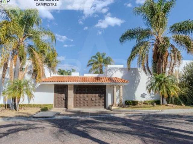 Casa con 1007 m² de superficie de terreno y 3 habitaciones en venta en Cumbres del Campestre