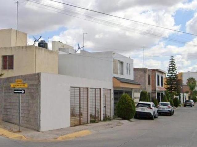 Casa con 100 m² superficie de terreno y 3 habitaciones en venta en Fraccionamiento Los Cedros