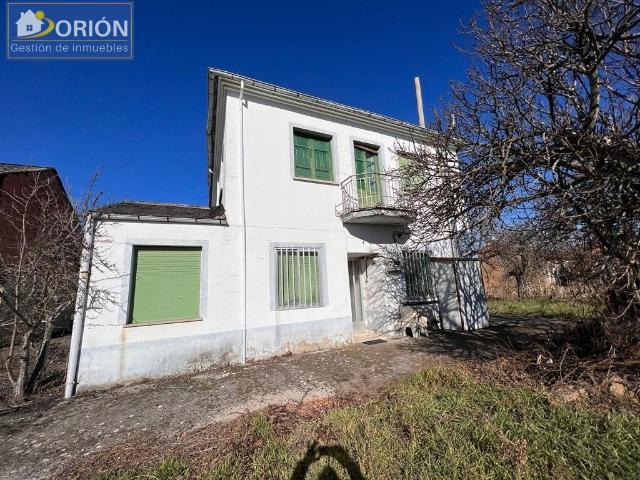 CASA CON 1400M2 DE TERRENO EN MAGAZ DE ABAJO