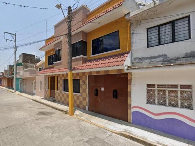 Casa con 140 m² de superficie de terreno, 3 recámaras en venta en Veracruz