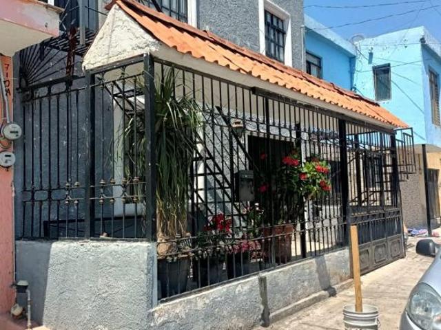 Casa con 164 m² de superficie de terreno y 5 habitaciones en venta en Rancho nuevo Guadalajara
