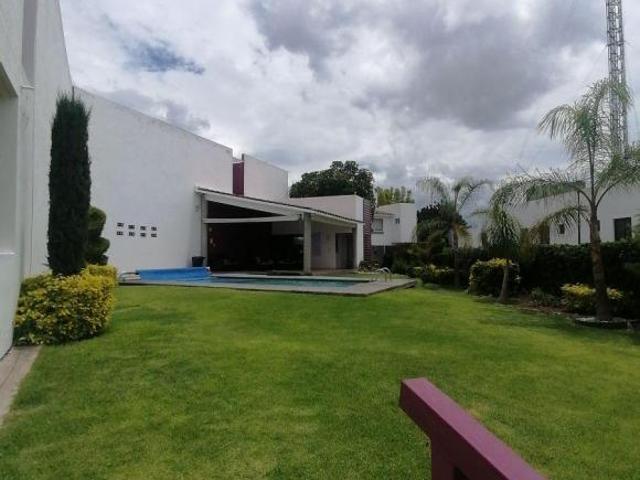 Casa con 169 m² superficie de terreno y 4 habitaciones en venta, Corregidora