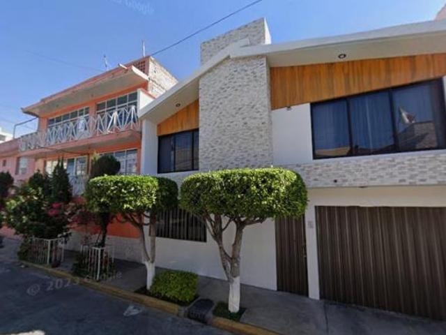 Casa con 170 m² de terreno y 5 recámaras en venta en Villada