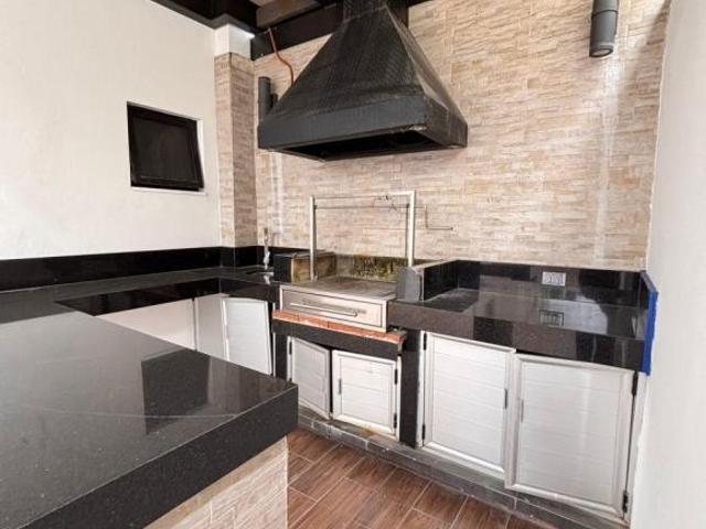 Casa con 190 m² superficie de terreno, 4 habitaciones en venta en Bosques de las Cumbres