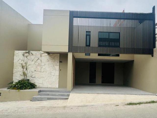 Casa con 194 m² de terreno y 4 recámaras, una en planta baja en venta, Xalapa
