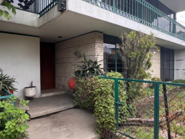 Casa con 1,572 m² de terreno y 2 construcciones en venta | Santa Martha Acatitla, Iztapalapa
