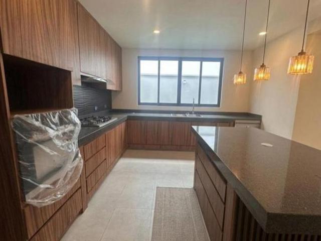 Casa con 200 m² terreno,jardin y 4 recámaras en venta en Residencial Paseo de la Reina