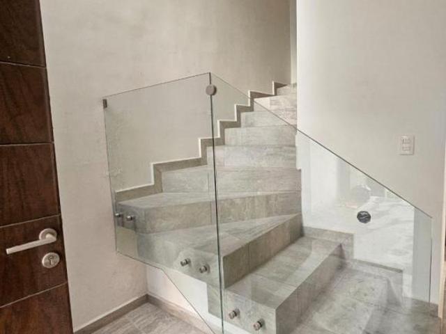 Casa con 202 m² superficie de terreno y 4 habitaciones en venta en Monterrey