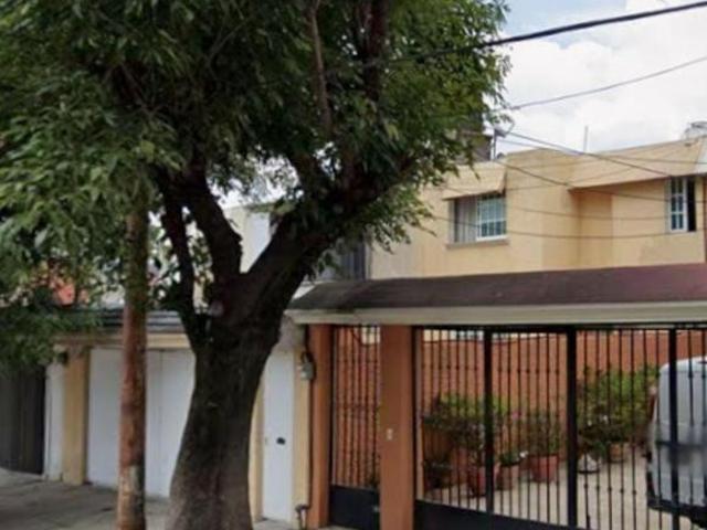 Casa con 250 m² de terreno y 4 recámaras en venta, Valle Dorado