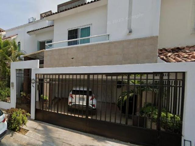 Casa con 260 m2 con 4 recámaras en venta en Fluvial Vallarta