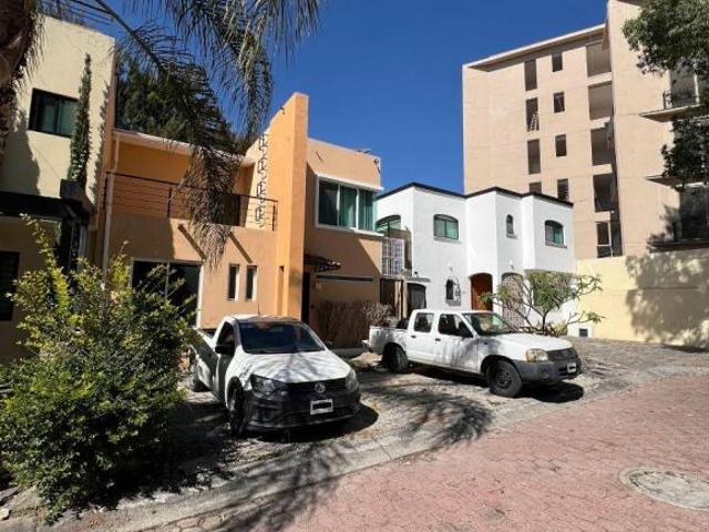 Casa con 280 m² superficie de terreno, 4 recámaras en venta en La Tijera
