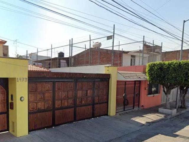 Casa con 288 m² de terreno y 4 recámaras en venta en Guadalajara