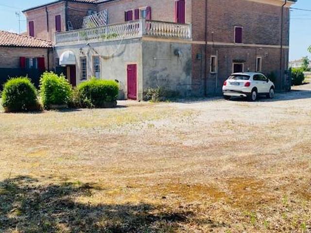 casa con 2 appartamenti garage e giardino in vendita a Ferrara, Boara