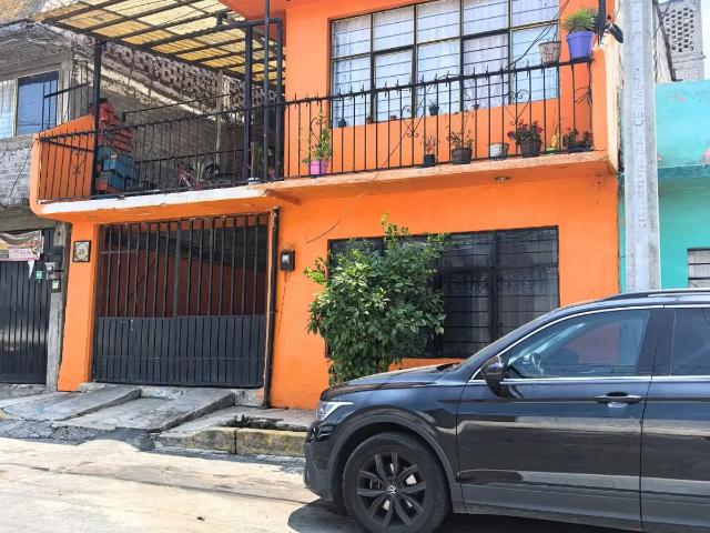 CASA CON 2 DEPARTAMENTOS EN VENTA EN PARAJE ZACATEPEC, IZTAPALAPA