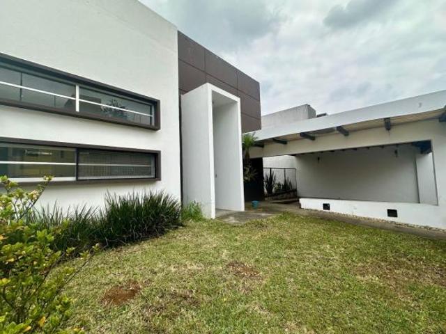 Casa con 2 recámaras cerca de Univ. Anahuac $3’148,000