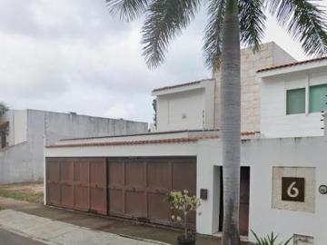Casa con 309 m² superficie de terreno, 5 dormitorios en venta en Supermanzana 17