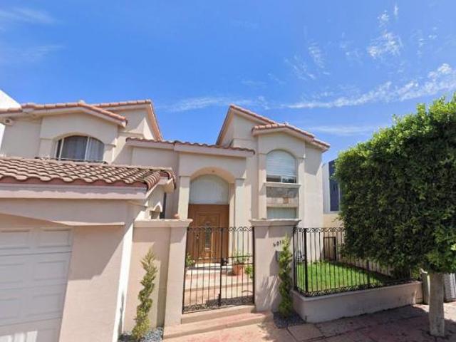Casa con 370 m² de terreno y 6 habitaciones en venta en Lomas de Agua Caliente