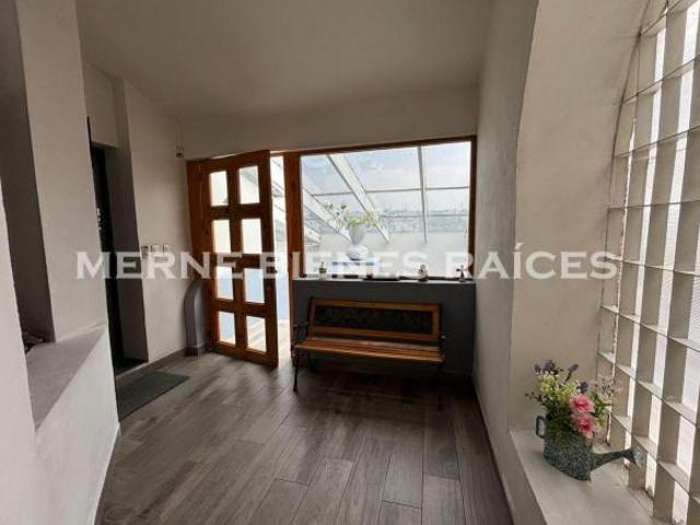 Casa con 390 m² de terreno y 4 recámaras en venta en Lomas de las Aguilas