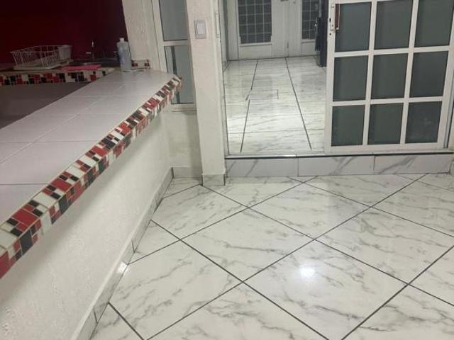 Casa con 3 departamentos en privada 4