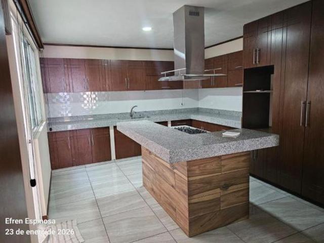Casa con 3 dormitorios y 150 m² superficie de terreno en venta en Arboledas de Loma Bella