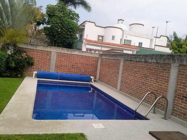 Casa con 3 habitaciones en venta con 300 m² superficie de terreno en Oaxtepec Centro