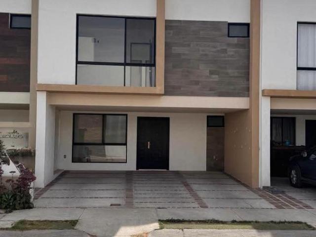 Casa con 3 Rec?maras en Aldaba II Residencial, acceso controlado y amenidades
